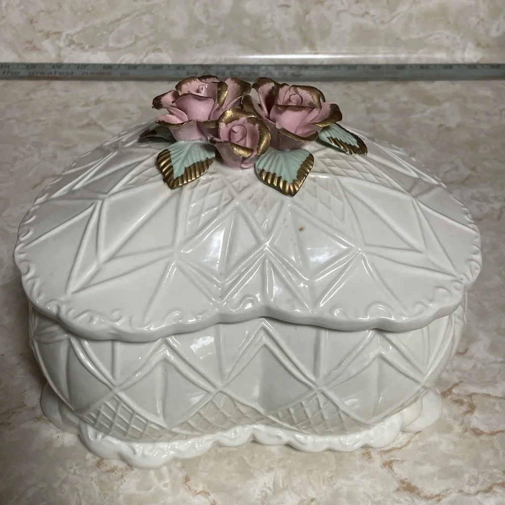 Vintage Heart Shaped‎ Capodimonte Ceramic Trinket Box Pink Roses Jewelry Dresser